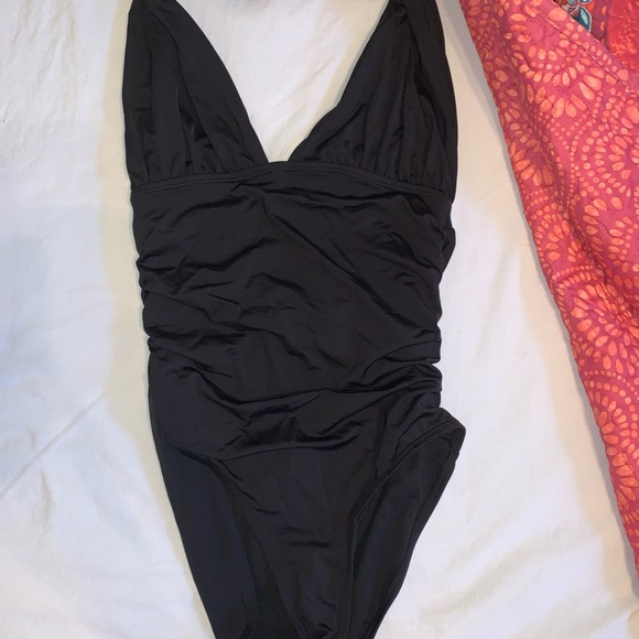 One piece swimsuit - Picture 2 of 2